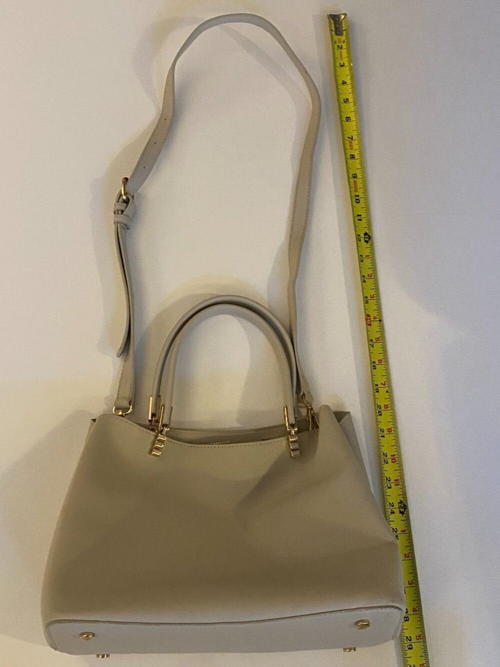 Beautiful LIKE NEW beige vegan leather purse / handbag.